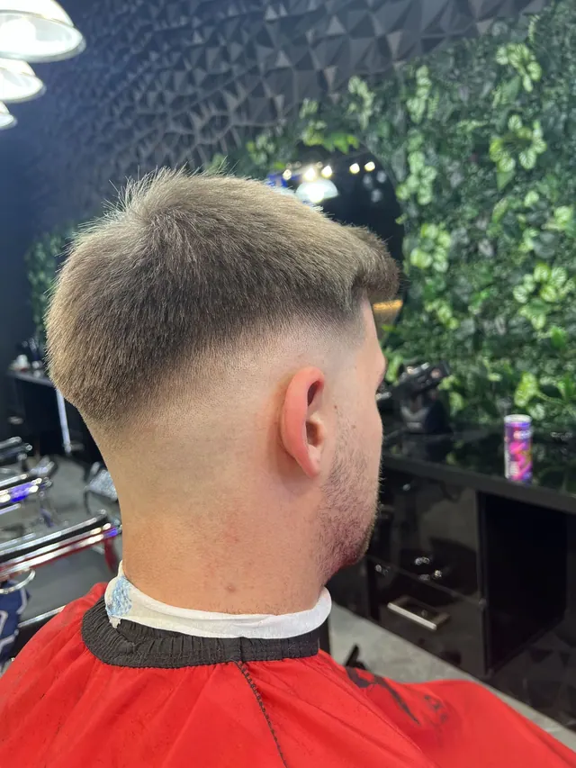 A textured crop with a mid fade, from behind